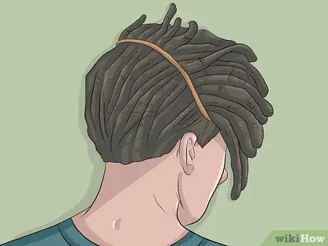 Image titled Crinkle Dreads Step 2