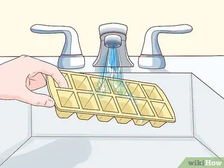 Image titled Clean and Disinfect Ice Trays Step 1