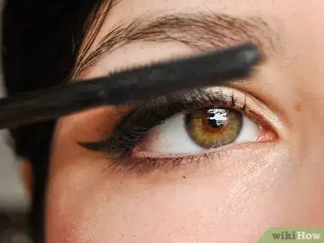 Image titled Apply 1960's Style Eye Makeup Step 9