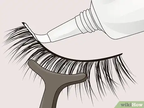 Image titled Choose False Eyelashes Step 4