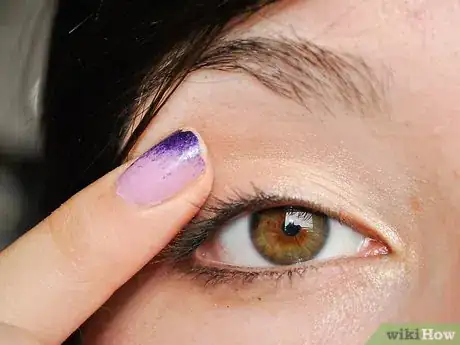 Image titled Apply 1960's Style Eye Makeup Step 4