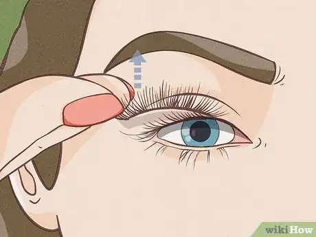 Image titled Remove Magnetic Eyeliner Step 1