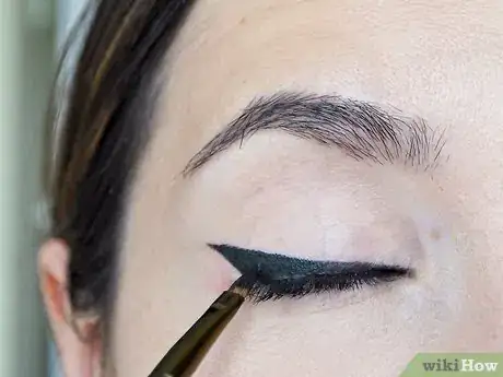 Image titled Do 60s Eyeliner Step 6