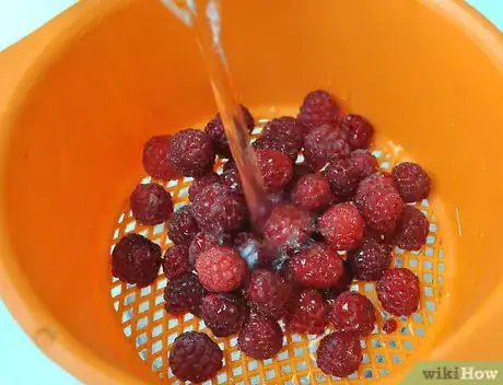 Image titled Dehydrate Raspberries Step 2