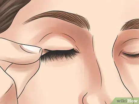 Image titled Store False Eyelashes Step 1