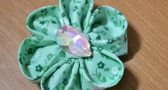 Make Fabric Kanzashi Flowers