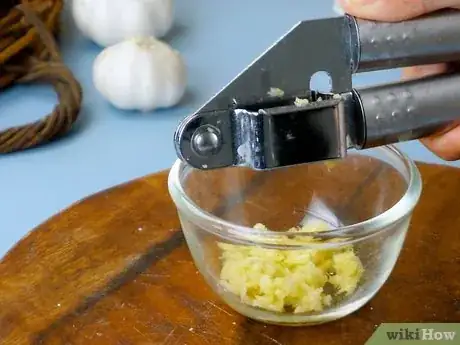 Image titled Make Garlic Juice Step 11