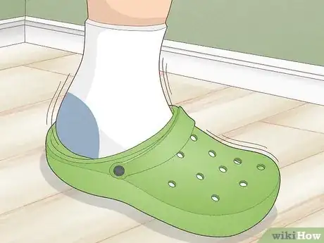 Image titled Unshrink Crocs Step 10