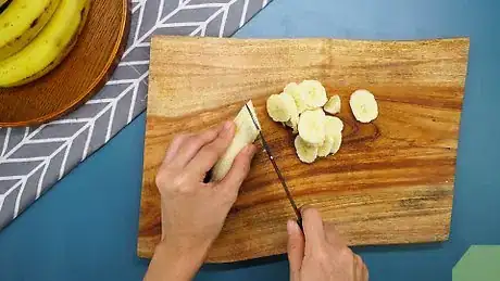 Image titled Dry Bananas in an Oven Step 1