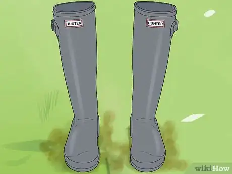 Image titled Clean Hunter Boots Step 1