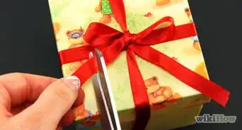 Tie a Gift Wrapping Bow