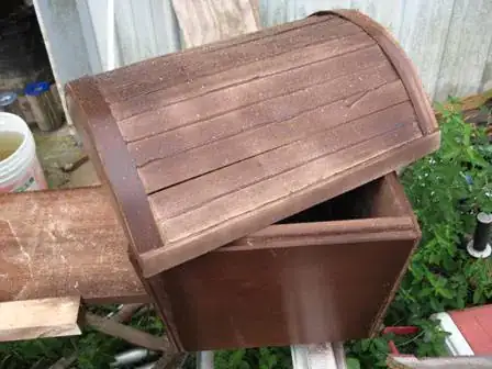 Image titled Thin strips of wood wrapped over the ends of the lid look like the iron bands on old chests.