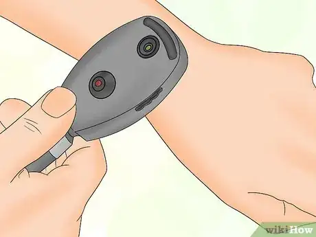 Image titled Use an Ophthalmoscope Step 1