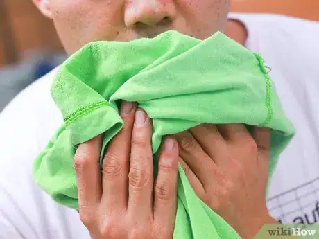 Image titled Remove Body Odor from Clothes Step 5