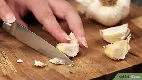 Image titled Sauté Garlic Step 1