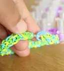 Make an Inverted Fishtail Bracelet from Rainbow Loom