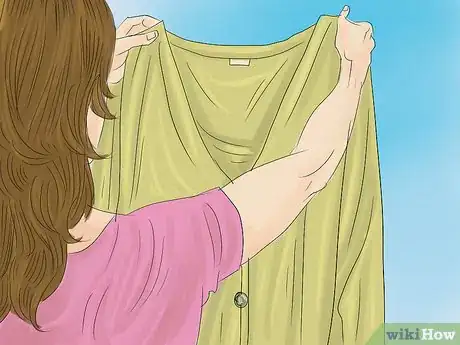 Image titled Dress for the Airport (for Women) Step 1