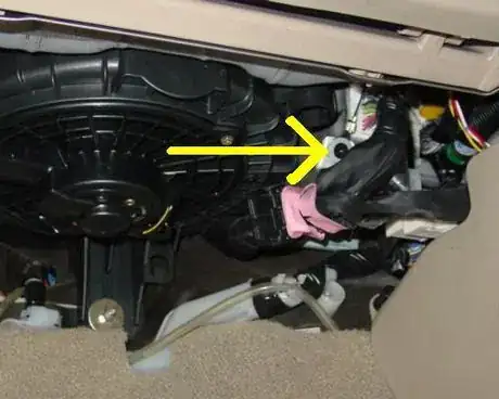 Image titled Highlander Glovebox Screw