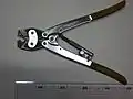 Hand crimp tool