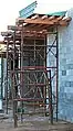 Vertical or dead shore system, typically used in formwork.