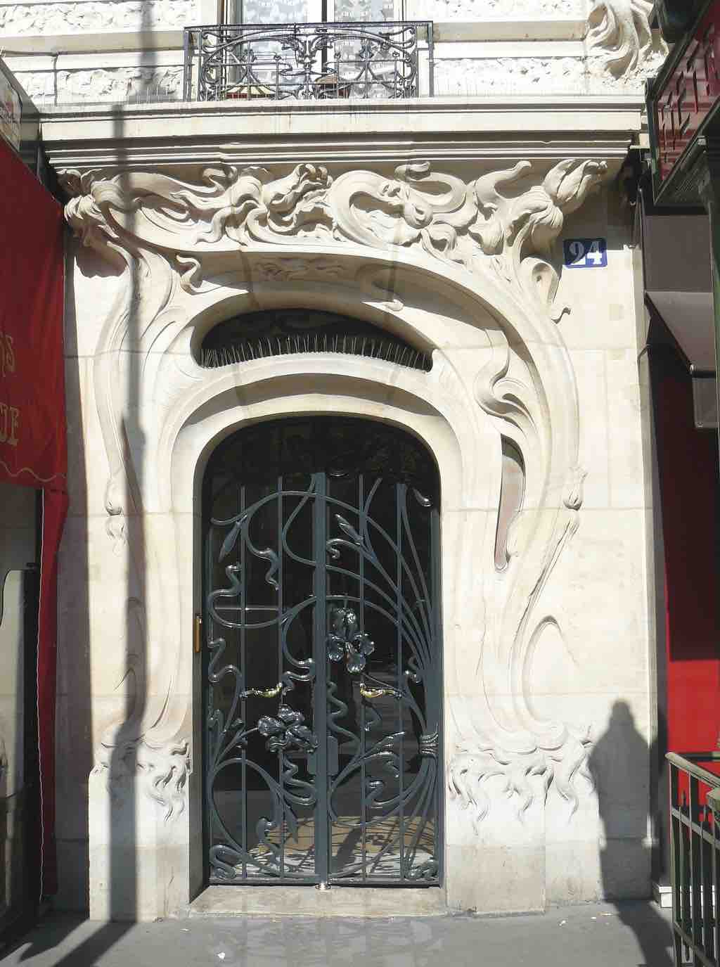 The doorway at place Etienne Pernet, 24 (Paris 15e), 1905 by Alfred Wagon, architect.