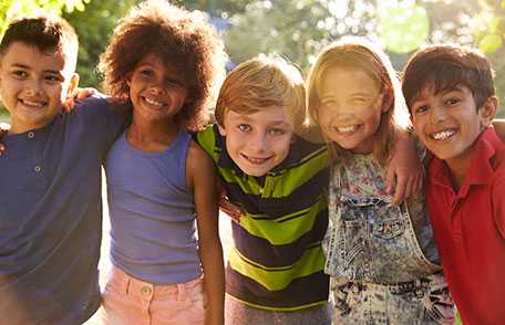 Niños sonrientes.